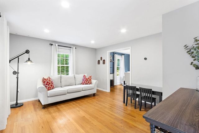 1 Castle Rd, Medway, MA 02053