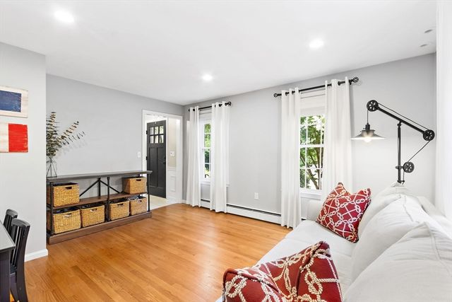 1 Castle Rd, Medway, MA 02053
