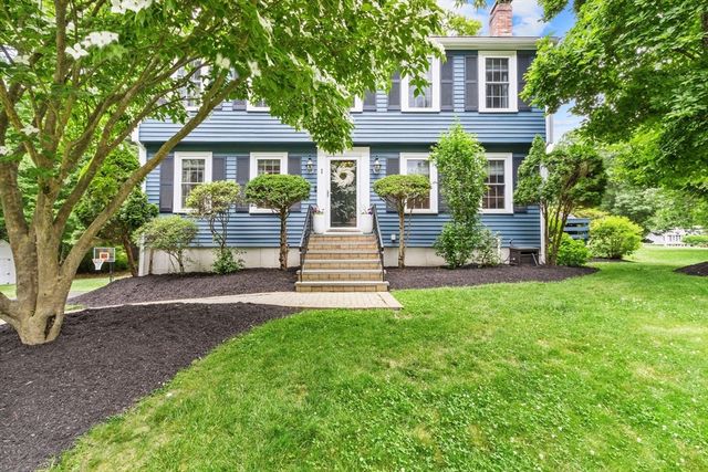 1 Castle Rd, Medway, MA 02053