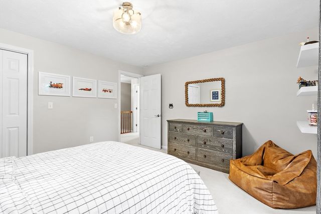 1 Castle Rd, Medway, MA 02053