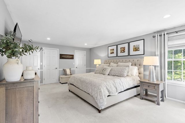 1 Castle Rd, Medway, MA 02053