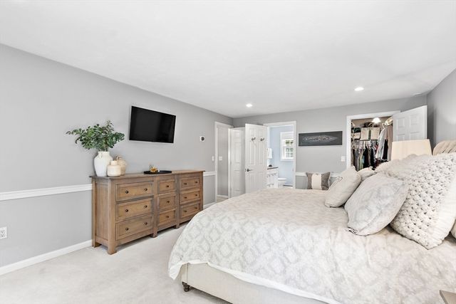 1 Castle Rd, Medway, MA 02053
