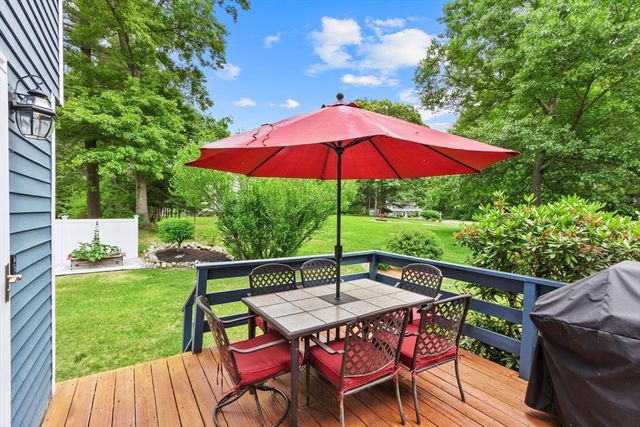 1 Castle Rd, Medway, MA 02053