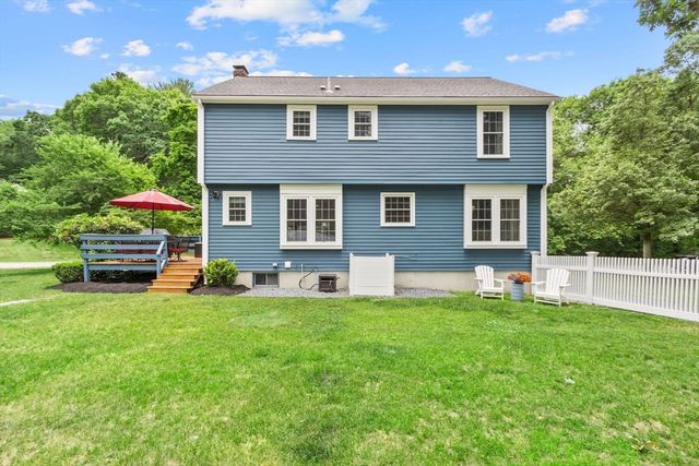 1 Castle Rd, Medway, MA 02053