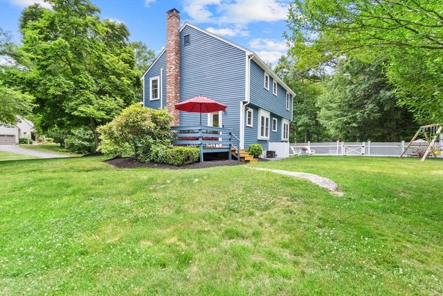 1 Castle Rd, Medway, MA 02053