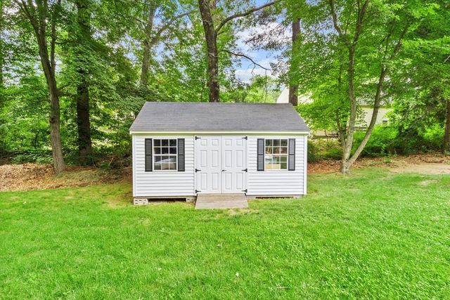1 Castle Rd, Medway, MA 02053