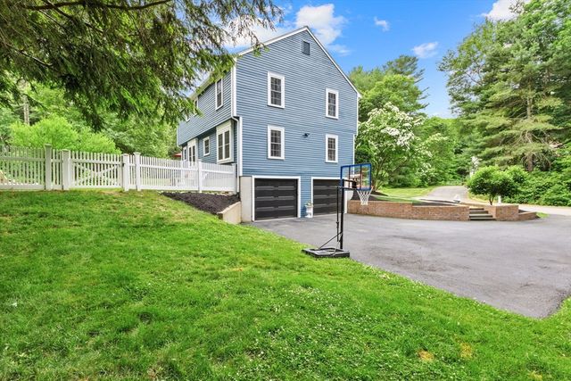 1 Castle Rd, Medway, MA 02053