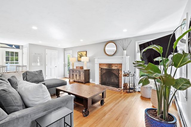 1 Castle Rd, Medway, MA 02053