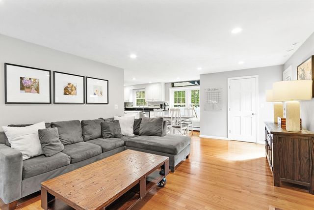 1 Castle Rd, Medway, MA 02053