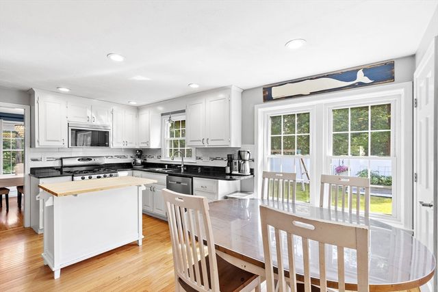 1 Castle Rd, Medway, MA 02053