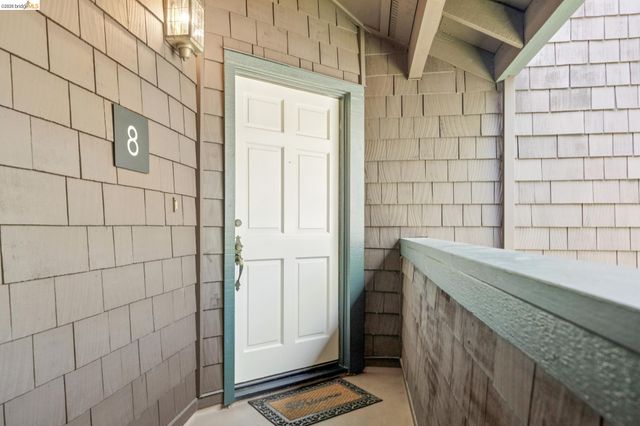 8 Pomfret Walk, Pleasant Hill, CA 94523
