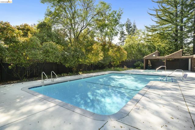 8 Pomfret Walk, Pleasant Hill, CA 94523