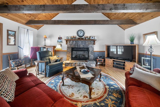 18 Manor View Drive, Raymond, NH 03077