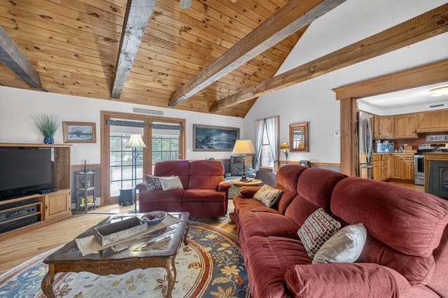 18 Manor View Drive, Raymond, NH 03077