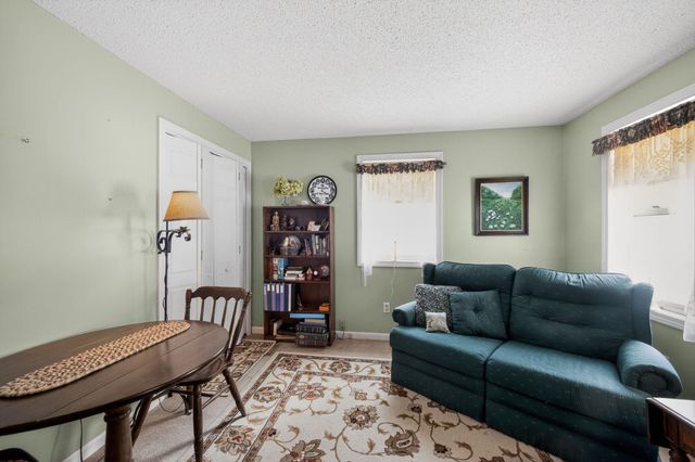 18 Manor View Drive, Raymond, NH 03077