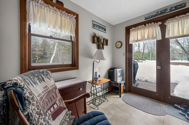 18 Manor View Drive, Raymond, NH 03077