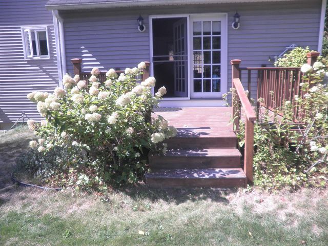 18 Manor View Drive, Raymond, NH 03077