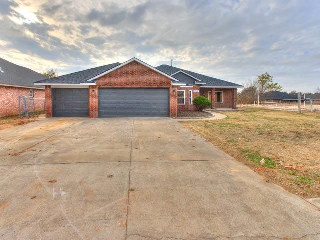 8709 Woodbend Drive, Oklahoma City, OK 73135