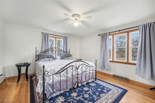 1215 Pleasant Valley Drive NE, Warren, OH 44483