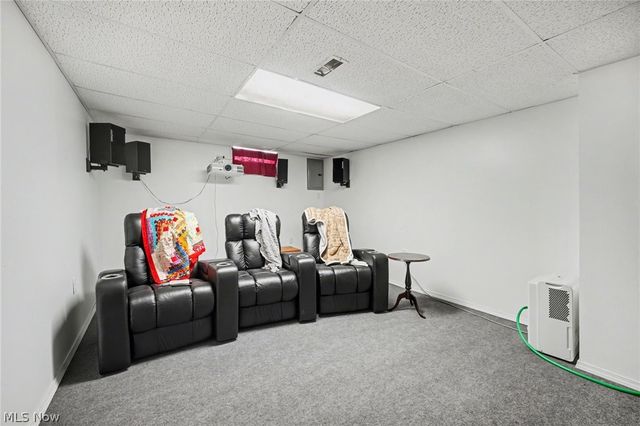 1215 Pleasant Valley Drive NE, Warren, OH 44483