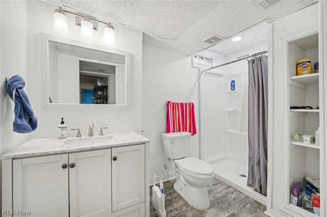 1215 Pleasant Valley Drive NE, Warren, OH 44483