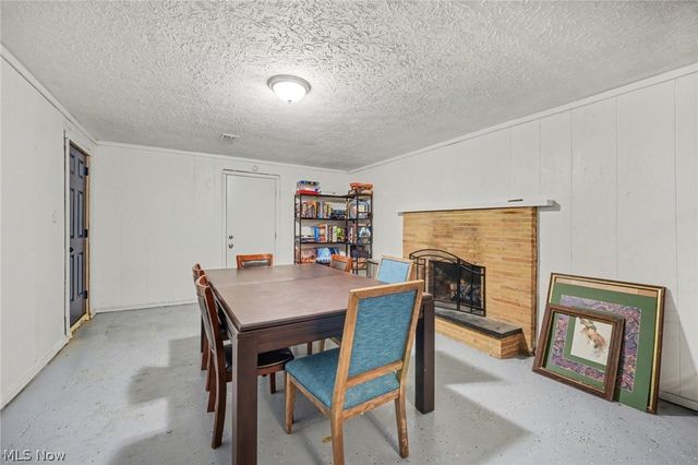 1215 Pleasant Valley Drive NE, Warren, OH 44483