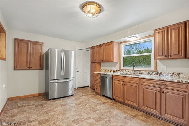 1215 Pleasant Valley Drive NE, Warren, OH 44483