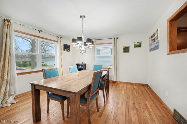 1215 Pleasant Valley Drive NE, Warren, OH 44483