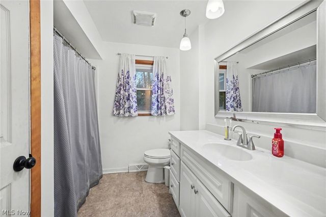 1215 Pleasant Valley Drive NE, Warren, OH 44483