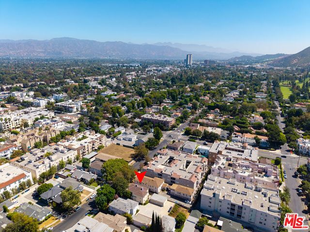 10634 Whipple Street, Toluca Lake, CA 91602