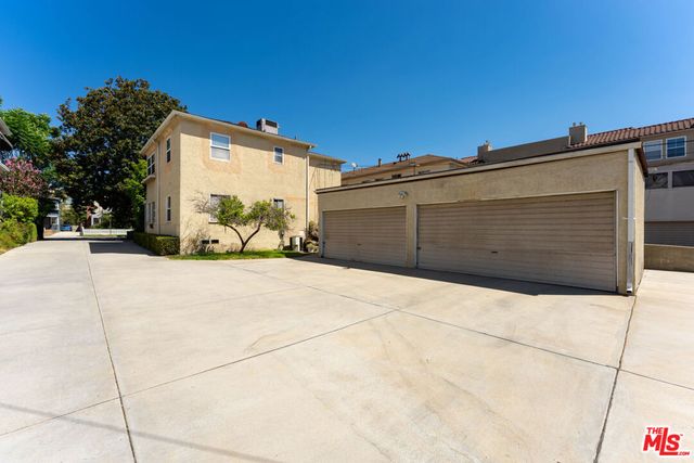 10634 Whipple Street, Toluca Lake, CA 91602
