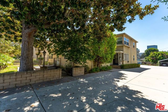 10634 Whipple Street, Toluca Lake, CA 91602