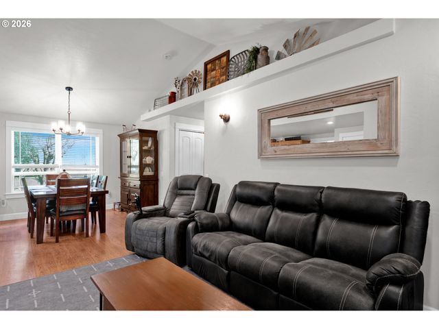 91606 COBURG Rd, Eugene, OR 97408