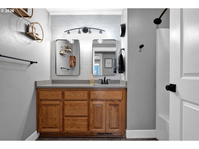 91606 COBURG Rd, Eugene, OR 97408