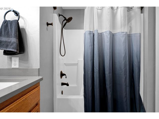 91606 COBURG Rd, Eugene, OR 97408