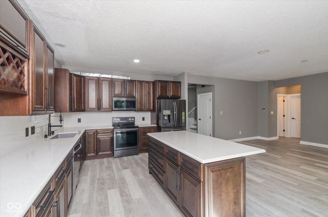6517 Heritage Hill Drive, Indianapolis, IN 46237