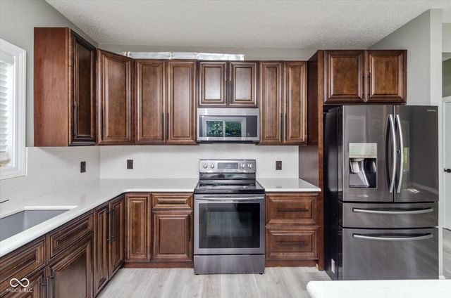 6517 Heritage Hill Drive, Indianapolis, IN 46237