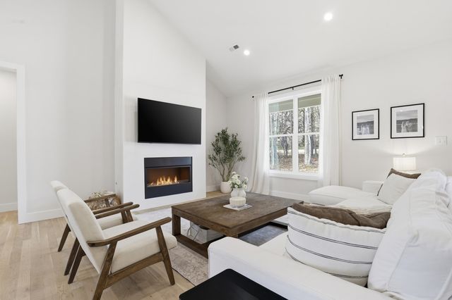 395 Mountainview Road, Landrum, SC 29356