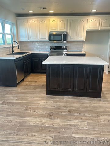 26530 E 710 Road, Wagoner, OK 74467