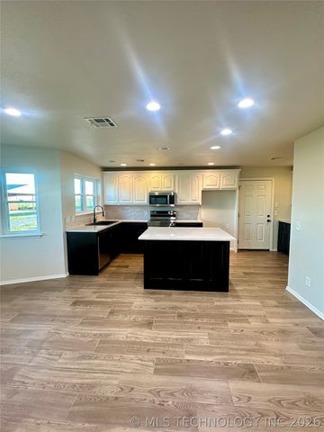 26530 E 710 Road, Wagoner, OK 74467