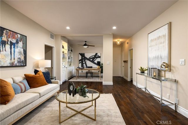 860 S Lucerne 103, Los Angeles, CA 90005