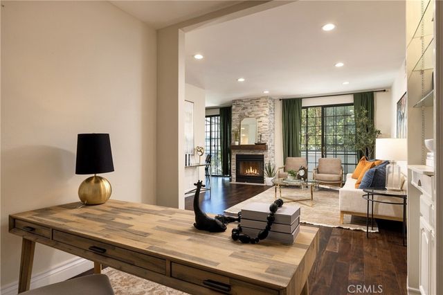 860 S Lucerne 103, Los Angeles, CA 90005
