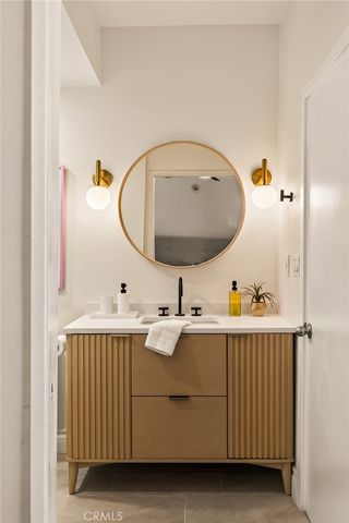 860 S Lucerne 103, Los Angeles, CA 90005