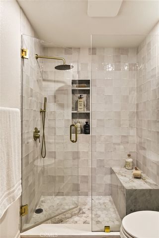 860 S Lucerne 103, Los Angeles, CA 90005