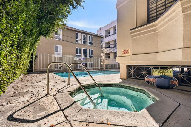 860 S Lucerne 103, Los Angeles, CA 90005