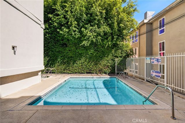 860 S Lucerne 103, Los Angeles, CA 90005