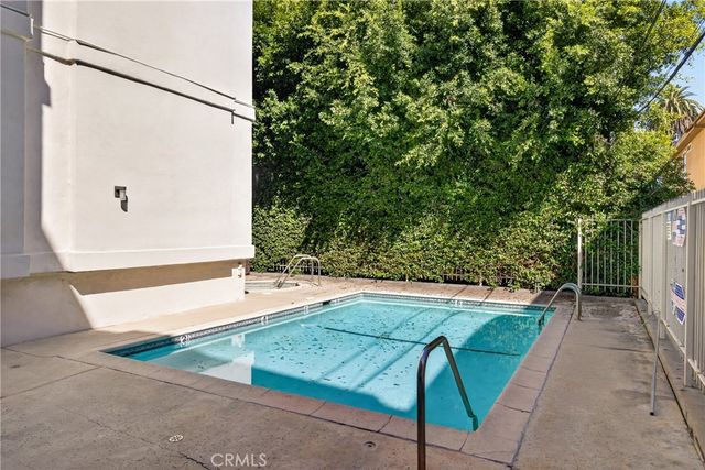 860 S Lucerne 103, Los Angeles, CA 90005