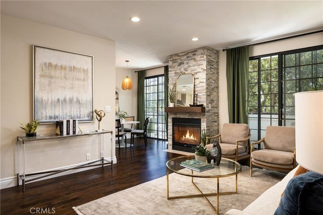 860 S Lucerne 103, Los Angeles, CA 90005
