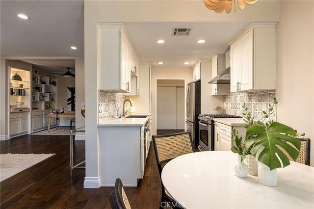 860 S Lucerne 103, Los Angeles, CA 90005