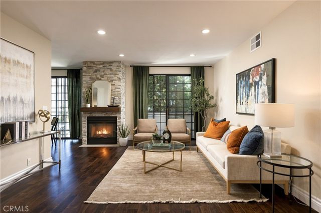 860 S Lucerne 103, Los Angeles, CA 90005